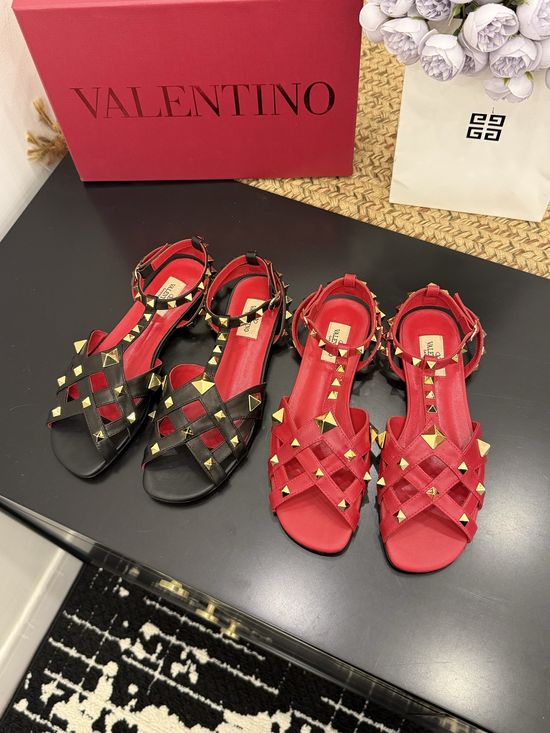 Valentino Round Toe Rivet Flat Shoes Leather Upper Real Leather Sole