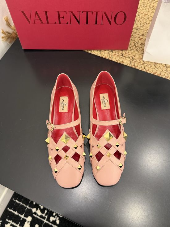 Valentino Round Toe Rivet Flat Shoes Leather Upper Real Leather Sole