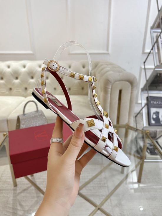 Valentino Classic Hollow Rivet Design Cowhide Upper Elegant Shoes