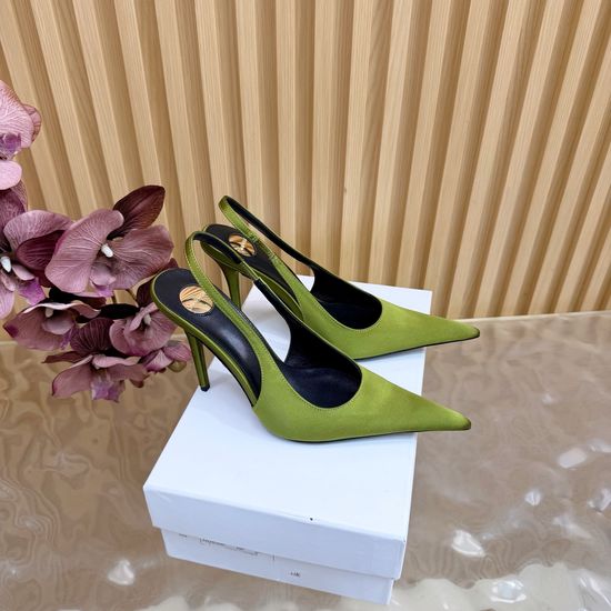 Yves Saint Laurent Sophisticated Pointed-Toe High Heels with Metal Chain