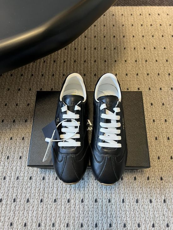 Prada Classic Retro Comfortable Versatile Casual Training Shoes
