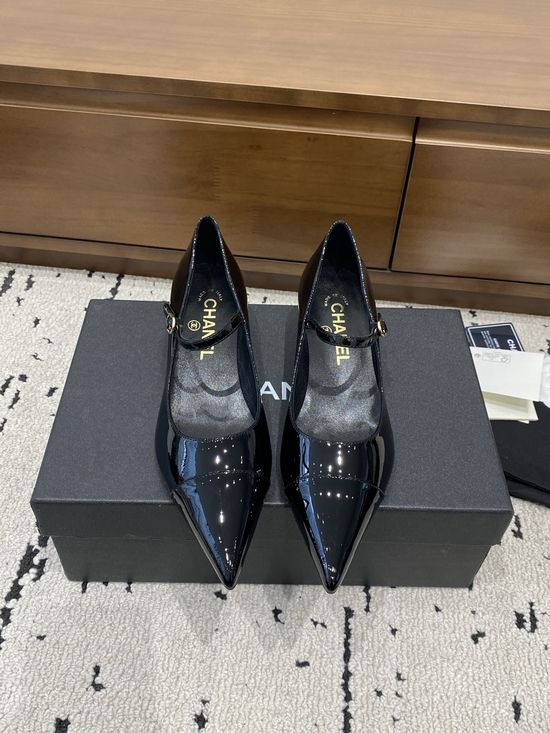 Chanel Pointed Toe Low Heel Sandals Versatile Daily Footwear