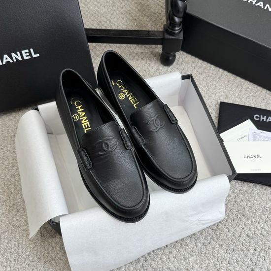 Chanel Elegant Leather Slip-on Loafers for Daily Wear