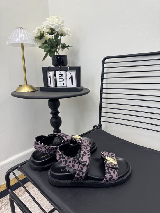 Louis Vuitton Genuine Leather Comfortable Casual Slides