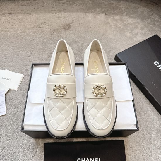 Chanel Genuine Leather Loafers Elegant Classic Daily Footwear
