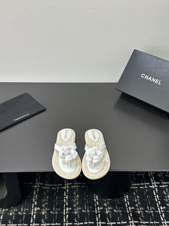 Chanel Exclusive Design Leather Flip-flops