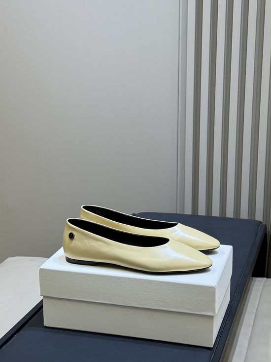 Yves Saint Laurent Elegant Smooth Leather Round Toe Ballet Flats