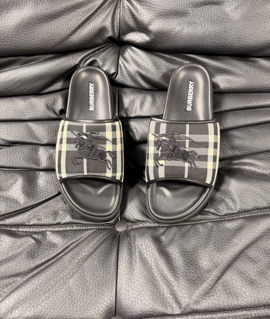 Burberry Plaid Pattern Slip On Comfortable Slide Sandals