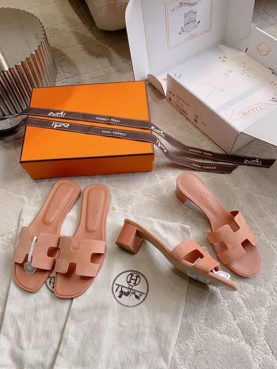 Hermes Premium Leather Slippers with Classic Design