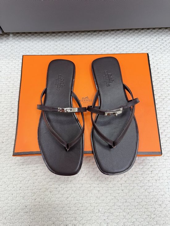 Hermes Buckle Decor Genuine Leather Low Heel Flip Flops