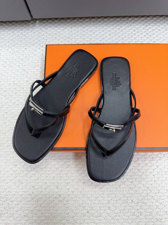 Hermes Buckle Decor Genuine Leather Low Heel Flip Flops