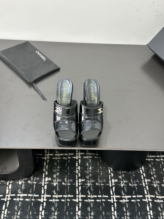 Chanel Cowhide Upper Rubber Sole Comfortable Sandals