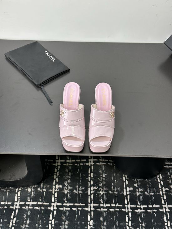 Chanel Cowhide Upper Rubber Sole Comfortable Sandals