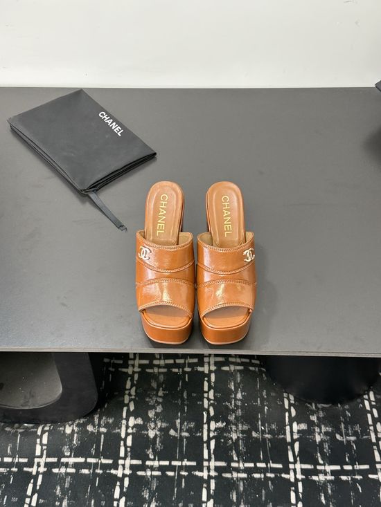 Chanel Cowhide Upper Rubber Sole Comfortable Sandals