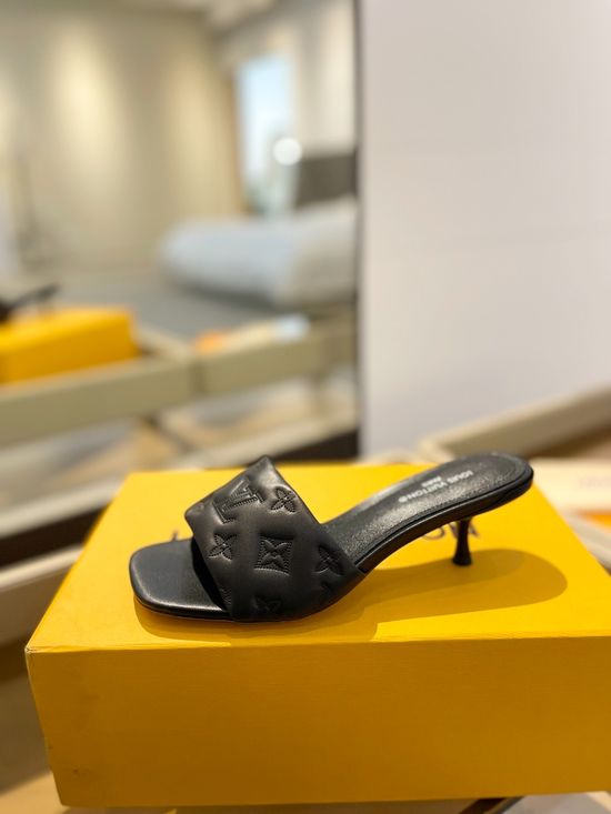 Louis Vuitton Elegant Embroidered Leather Heels Comfortable All-day Wear