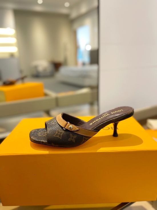 Louis Vuitton Classic Low Heel Slippers Durable Non-slip Soft Interior