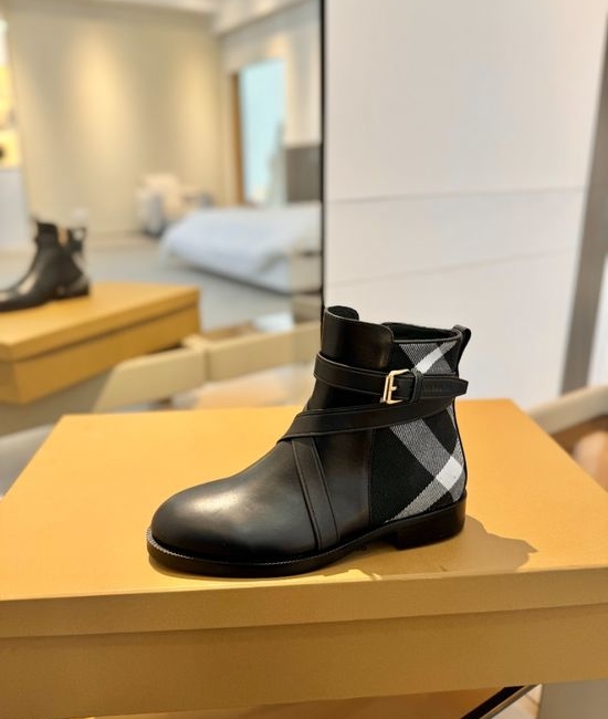Burberry Low Heel Plaid Boots Genuine Leather Sole Sheepskin Lining