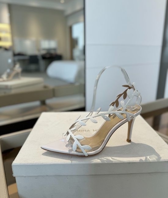 Gianvito Rossi Pointed Toe Leaf Decor Patent Leather Heels
