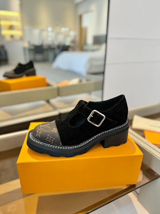 Louis Vuitton Premium Monogram Leather Upper Comfortable Classic Walking Shoes