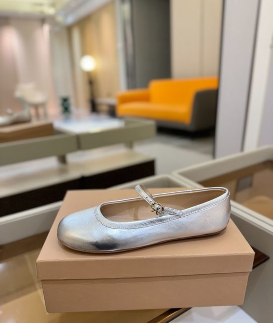 Gianvito Rossi Gem Embellished Comfortable Leather Flat Mary Jane Shoes