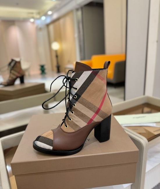 Burberry Classic Plaid Boots Genuine Leather Sole Sheepskin Lining