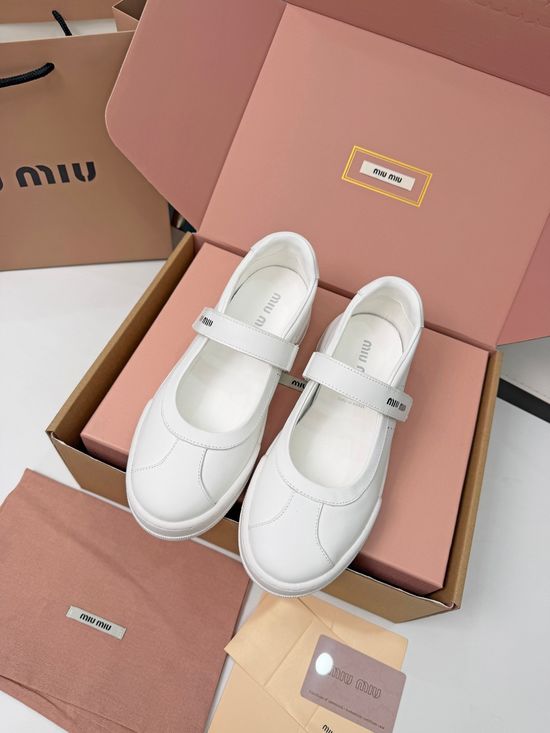 Miu Miu Genuine Leather Elegant Comfortable Vintage Dress Shoes