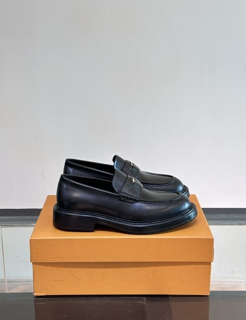Tods Elegant Loafers With Hand-Stitched Design