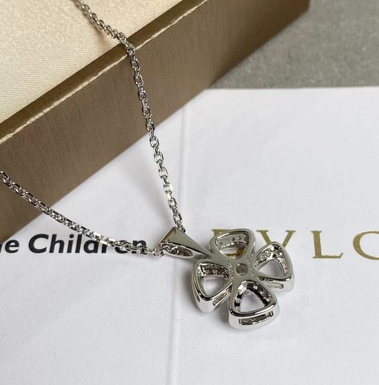 Bvlgari Eternal Flower Hollow Jewelry Set