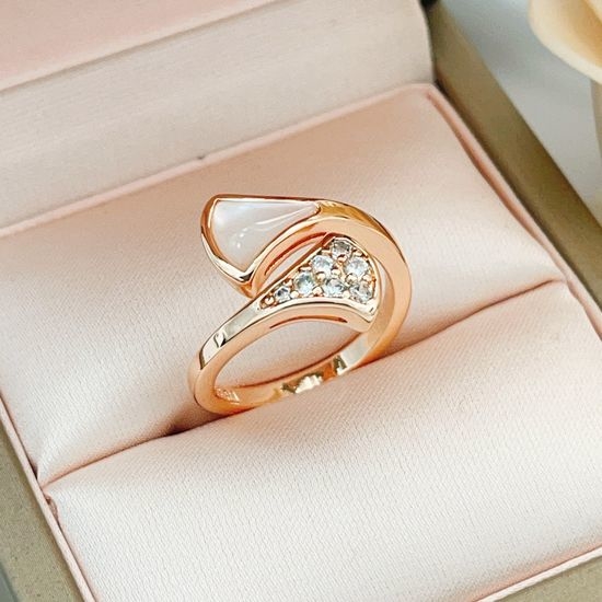 Bvlgari Diamond Mother of Pearl Fan Ring