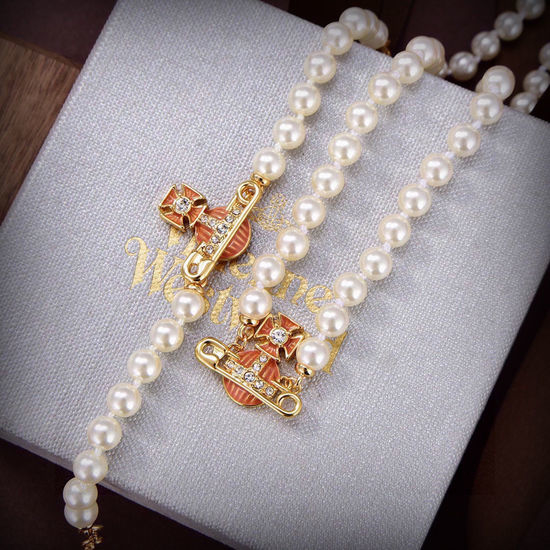 Vivienne Westhood Saturn Pearl Jewelry Set