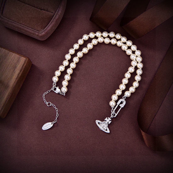 Vivienne Westhood Elegant Jewelry Set Face Flattering Design