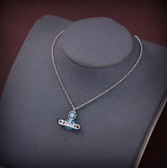 Vivienne Westhood Jewelry Set Exquisite Craftsmanship Stylish Look