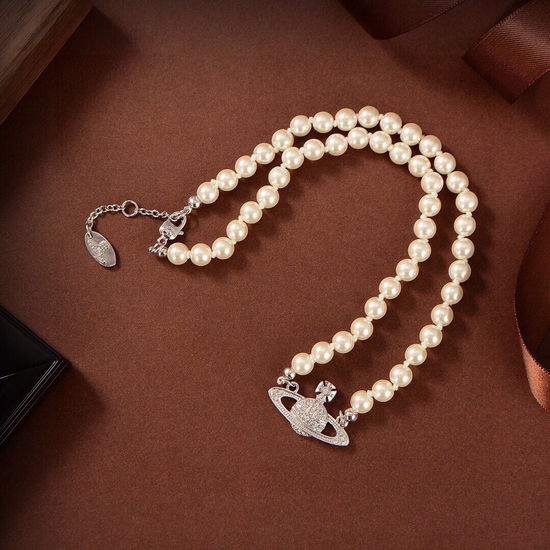 Vivienne Westhood Pearl Necklace Elegant Delicate Design Graceful Accessory