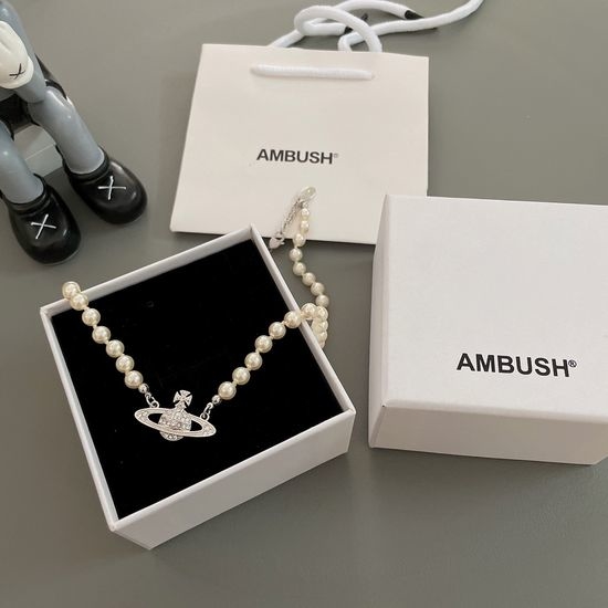 Vivienne Westhood Elegant Pearl Necklace Bracelet Set