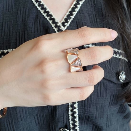 Bvlgari Mother of Pearl Fan Shape Ring