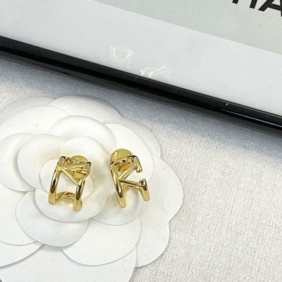 Valentino Minimalist Style Versatile Ear Studs