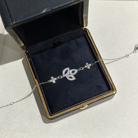 Harry Winston Hollow Clover Diamond Silver Jewelry Set