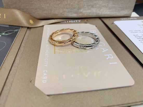 Bvlgari Snake Shape Ring Inlaid High Carbon Diamond