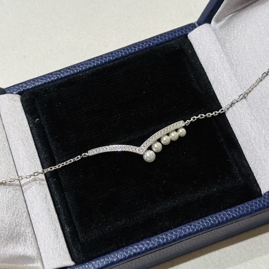 Chaumet Elegant V-shape Pearl Bracelet