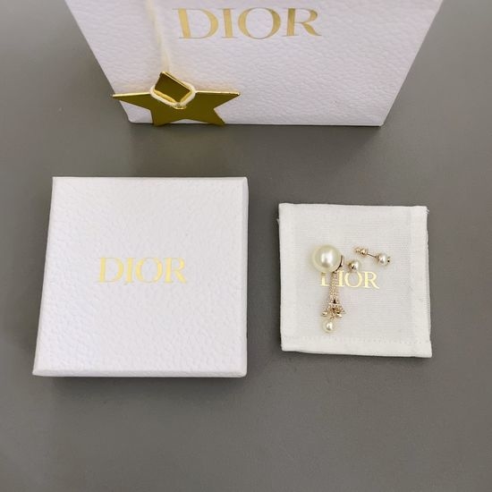 Chaumet Asymmetric Eiffel Tower Stud Earrings Chic