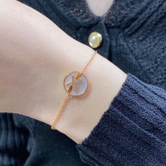 Chaumet Cross Round Mother Of Pearl Chain Bracelet