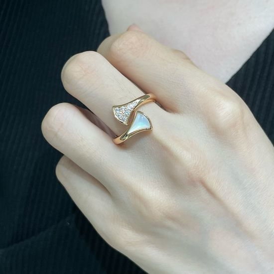 Bvlgari Mother of Pearl Fan Shape Ring
