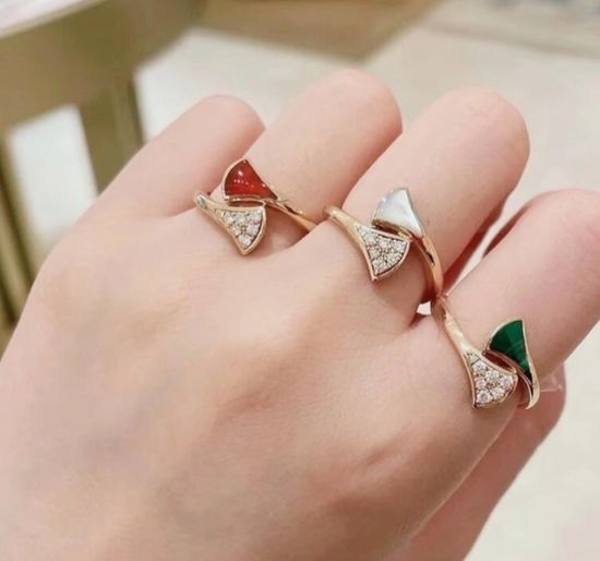 Bvlgari Elegant Red Agate Fan-shaped Ring