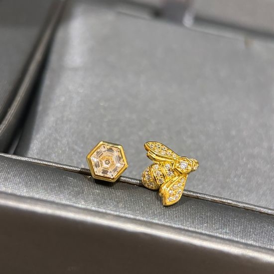Chaumet Asymmetric Honeycomb Bee Stud Earrings
