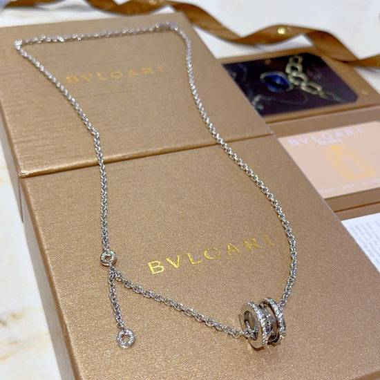 Bvlgari Round Diamond Pendant Necklace Elegant Style