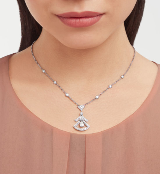 Bvlgari Full Zircon Pendant Necklace Fine Craftsmanship
