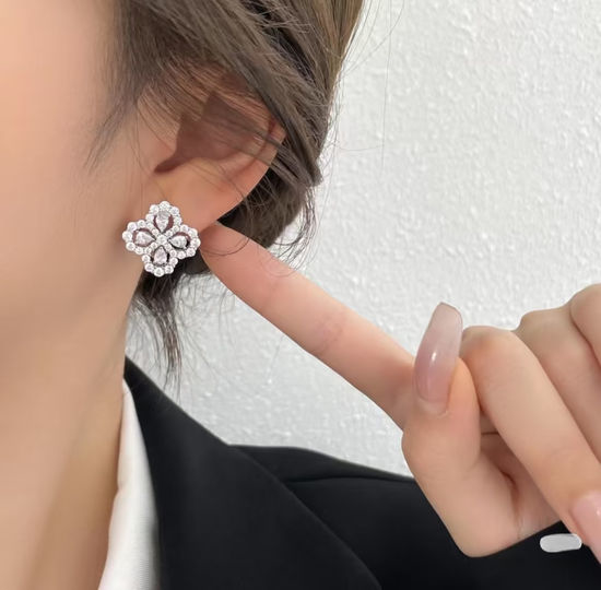 Harry Winston Gold Material Full Diamond Clover Earrings Elegant Style