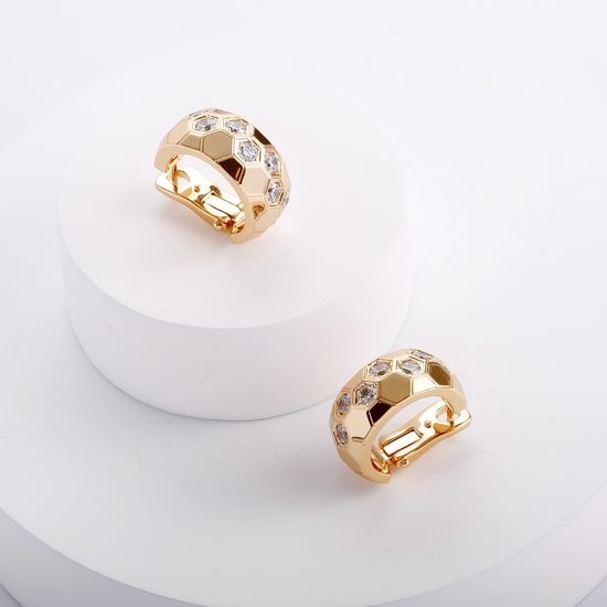 Chaumet Shiny Diamond Honeycomb Stud Earrings