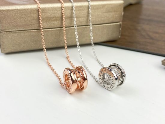 Bvlgari Elegant Rose Gold Hollow Necklace