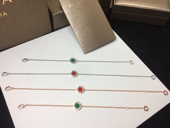 Bvlgari Double-sided Round Pendant Chain